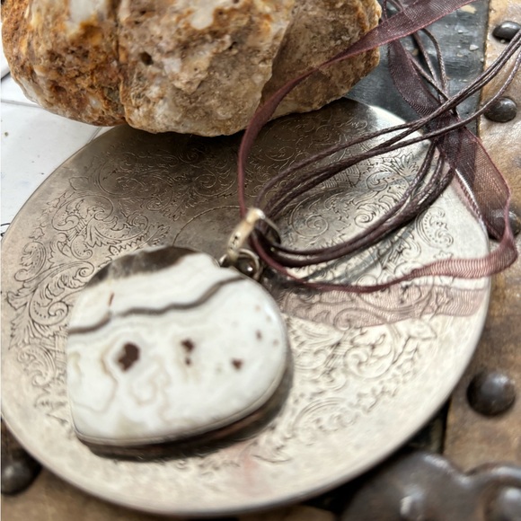 Ariat Boyfriend Fit Rust Color Western Floral Horseshoe Woman’s Logo Tee Medium - Picture 12 of 15